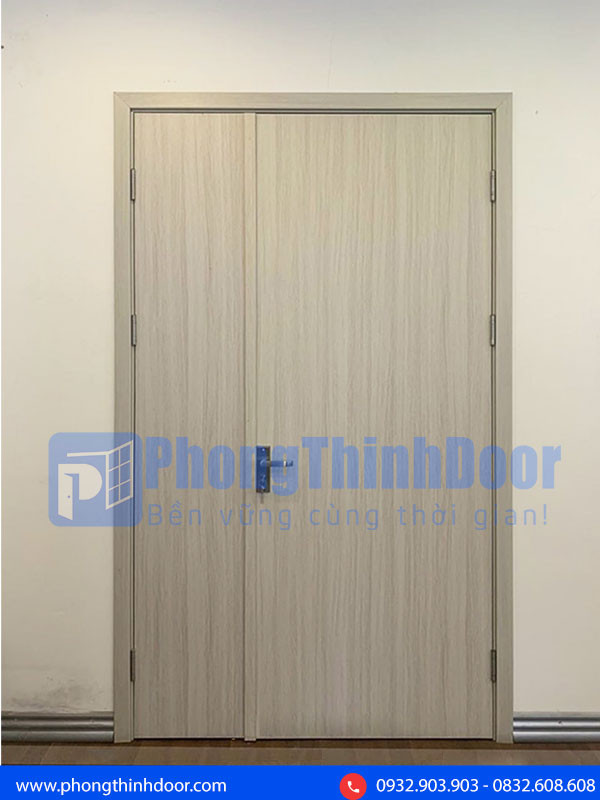 Thiết kế cửa gỗ nhựa composite 2 cánh lệch kiểu mẹ bồng con, tối ưu không gian và tạo điểm nhấn kiến trúc.
