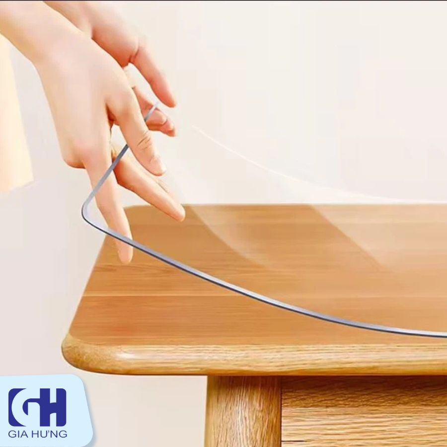 Trang trí mặt bàn bằng tấm nhựa dẻo trong suốt