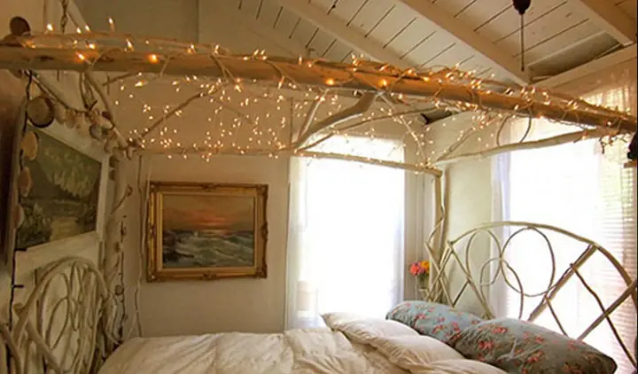 Trang trí đèn led nhấp nháy hình cây rũ lá trên giường – cách treo đèn led trang trí phòng ngủ