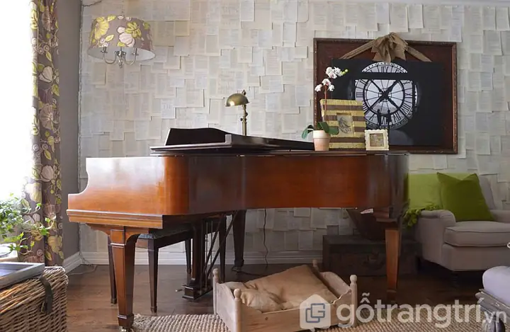 1. Trang trí nhà bằng giấy báo cũ: Bức tường độc đáo