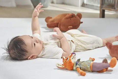 Phòng ngủ nệm dưới đất an toàn cho trẻ nhỏ