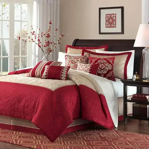 Treo tranh chủ đề Tết trên đầu giường