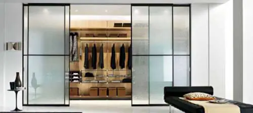 Khi nào nên sử dụng tủ âm tường phòng ngủ bằng nhôm kính