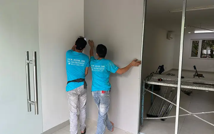 Vách ngăn phòng ngủ bằng gỗ HCM: Hướng dẫn chọn và thi công