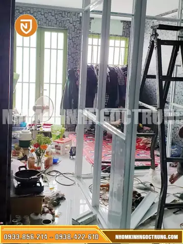 Vách Ngăn Phòng Ngủ Bằng Gỗ Tại TPHCM: Lựa Chọn & Thiết Kế