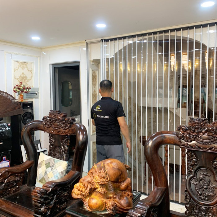 Vách ngăn trong suốt xếp gọn khung nhôm lá nhựa PVC cho biệt thự tại NNM GROUP thi công